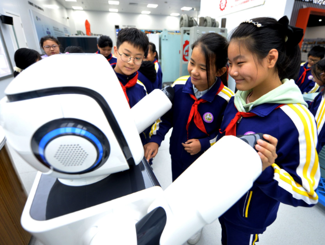 不同年龄段有不同的学习内容让学生们循序渐进学科技练本领